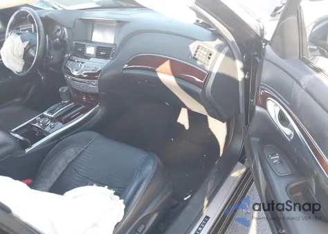 2017 Infiniti Q70 3.7 z USA, uszkodzony, nr VIN JN1BY1AP8HM740678